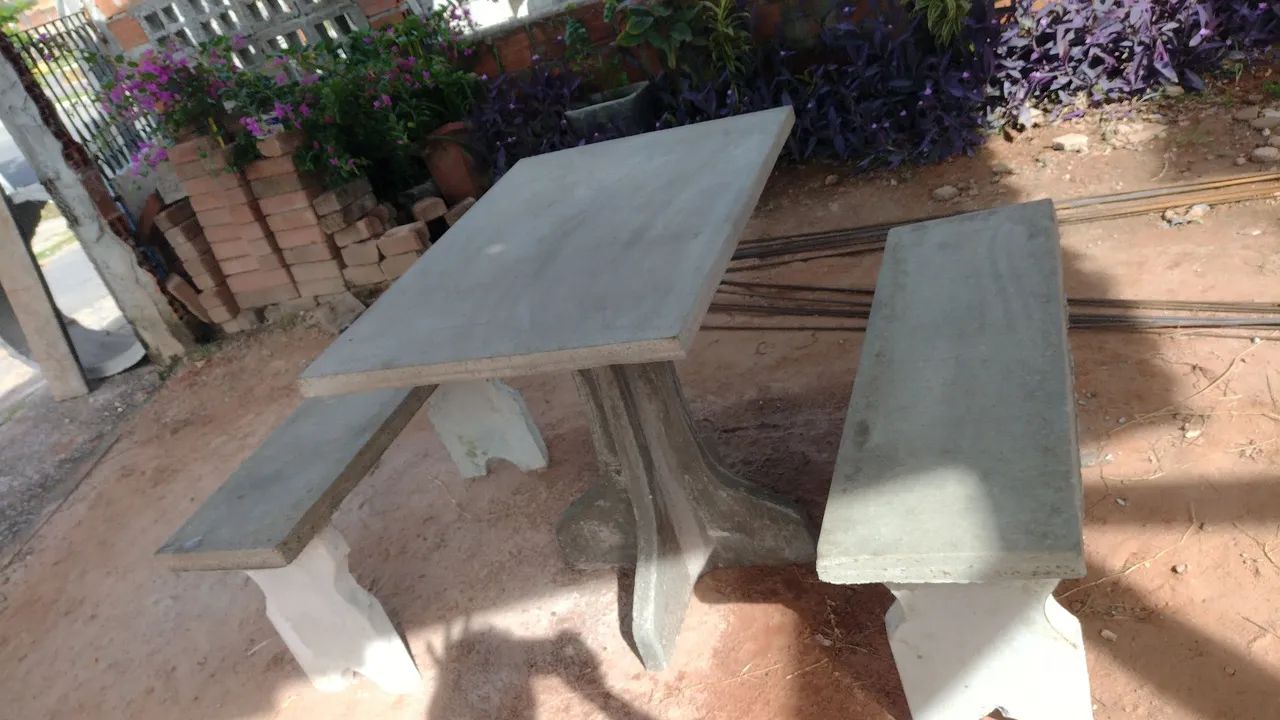 Mesa e bancos 