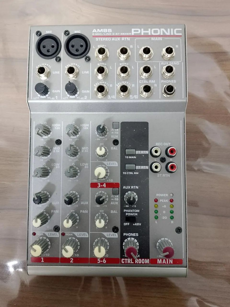Mesa de som Phonic AM85