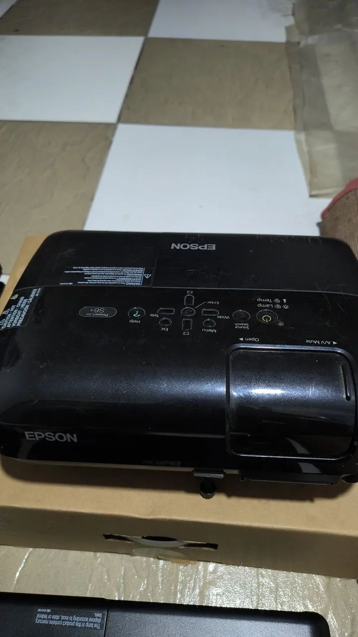 Projetor Epson S5 semi novo funcionando perfeitamente acompanha HDMI
