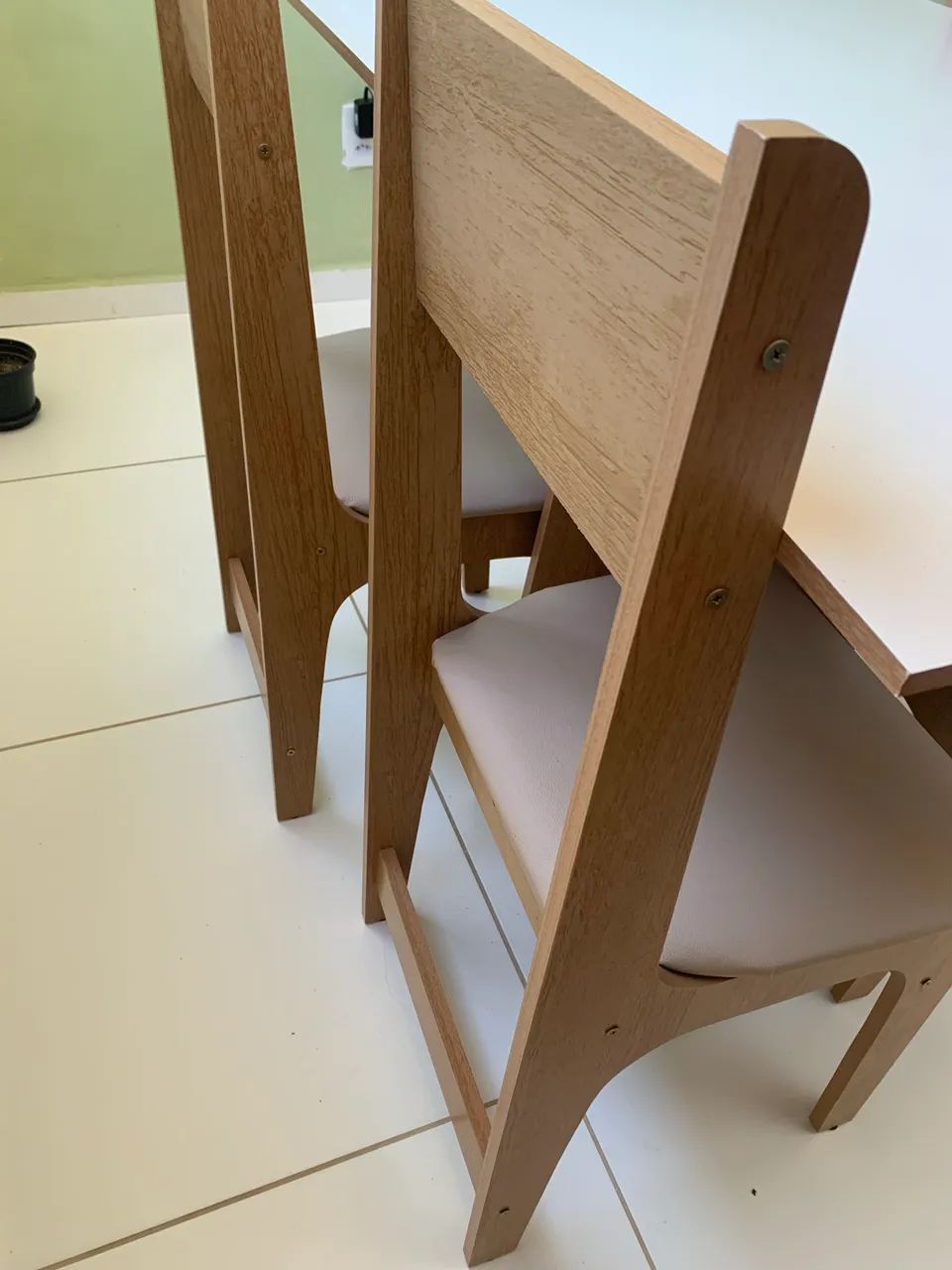 MESA COM 4 CADEIRAS - Foto 4