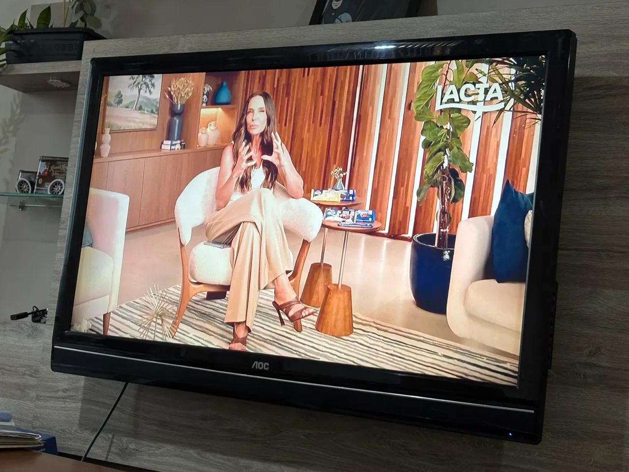 TV 42 polegadas AOC semi nova 