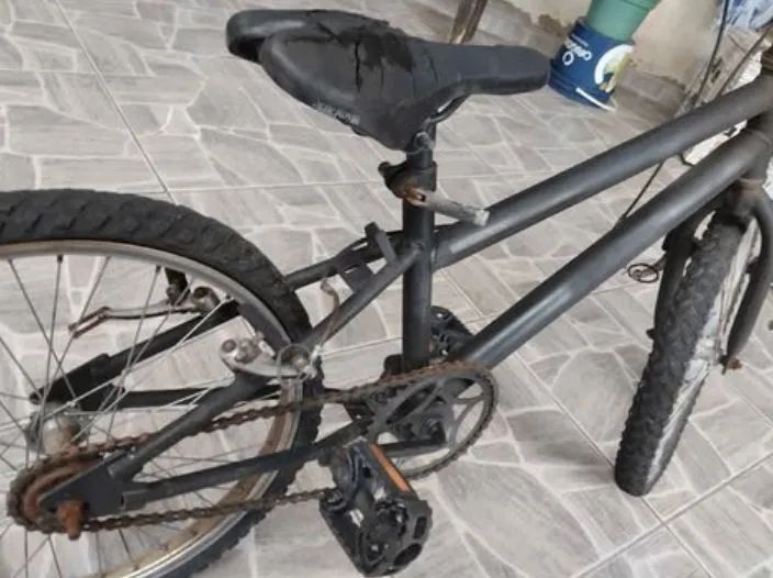 Bicicleta preta. Aro 20  - Foto 3