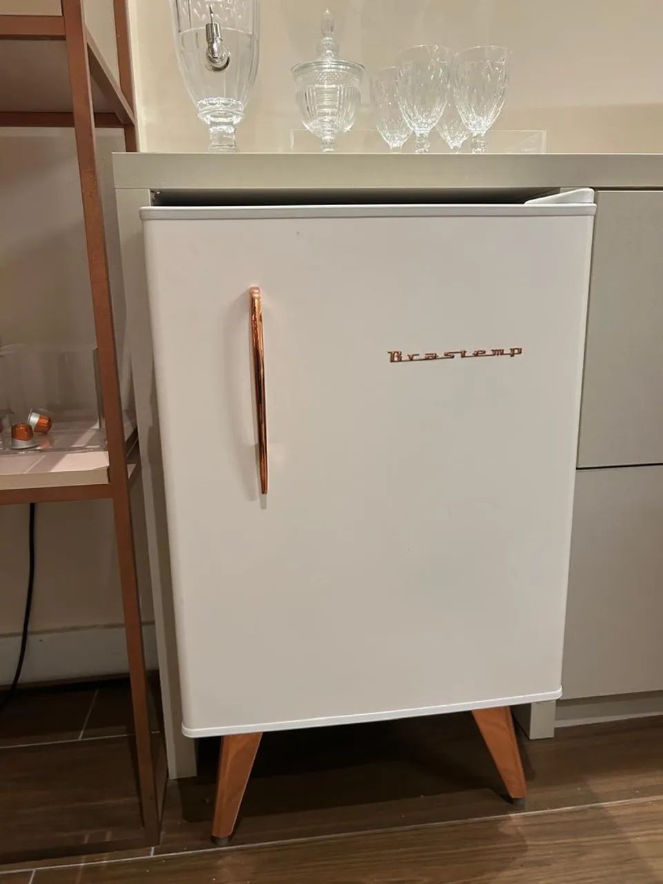 Frigobar Brastemp Retrô 220V - Branco e Cobre