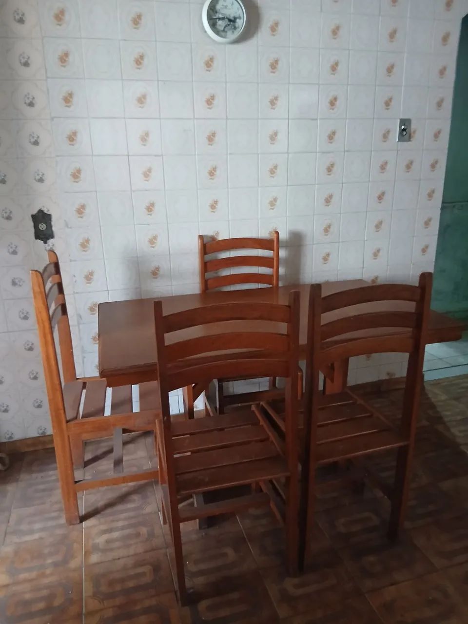 Mesa com 5 cadeiras  - Foto 2