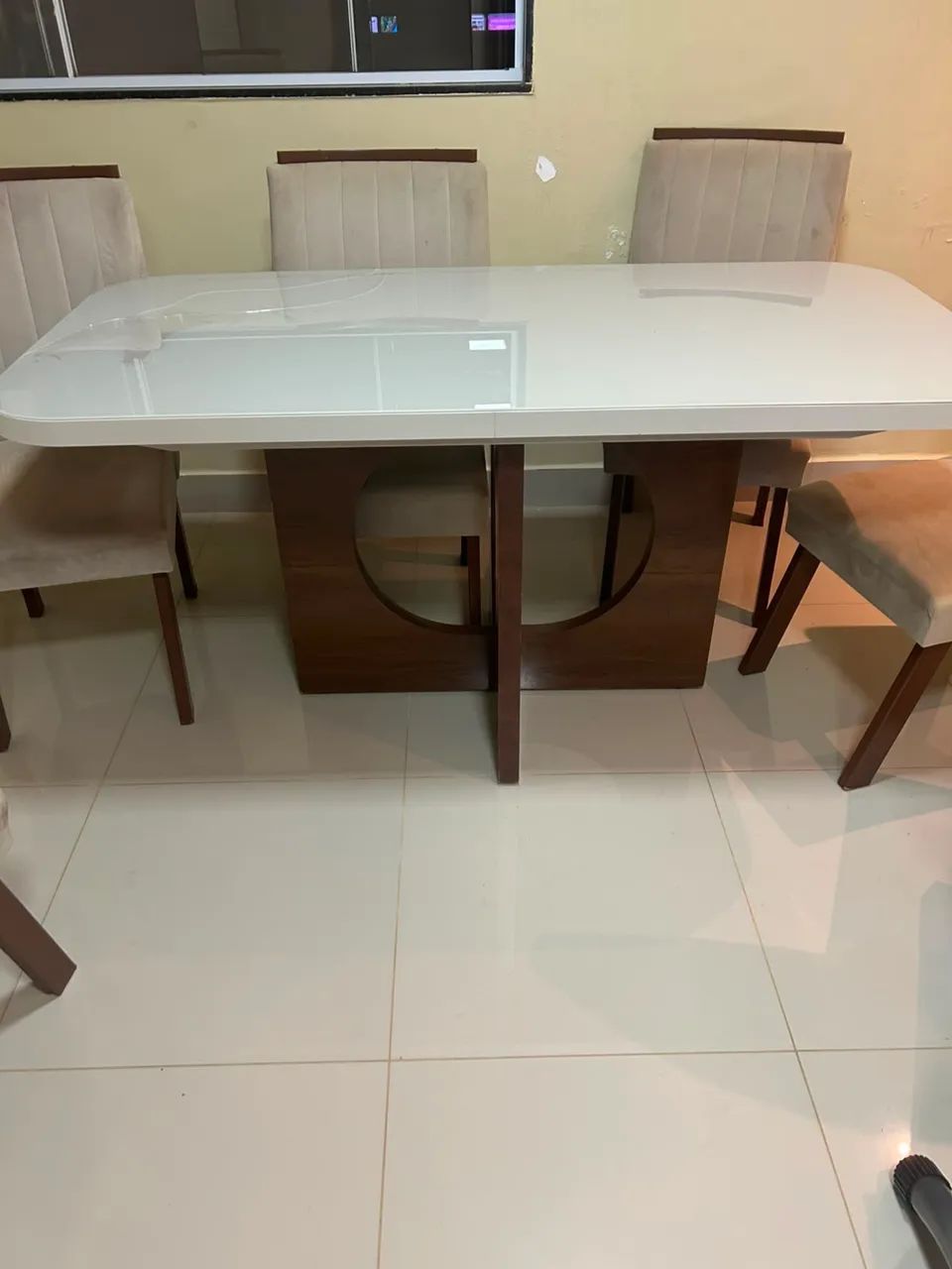 Vendo mesa com 6 cadeiras  - Foto 3