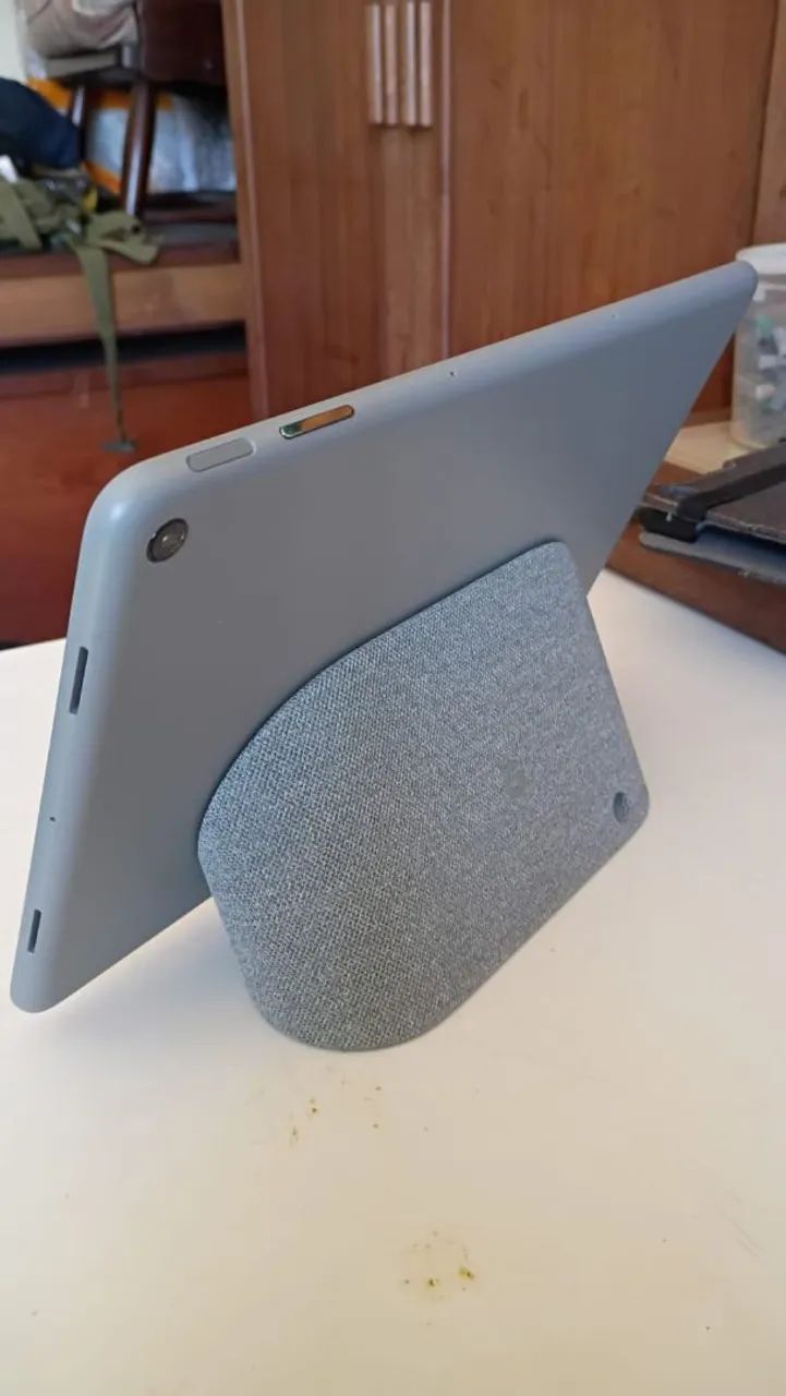 Tablet Google Pixel com caixa de som Hazel 
