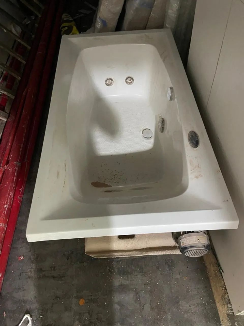 Jacuzzi banheira nova, com aquecimento , com 1,80 m de comprimento por 0,50 m de largura 