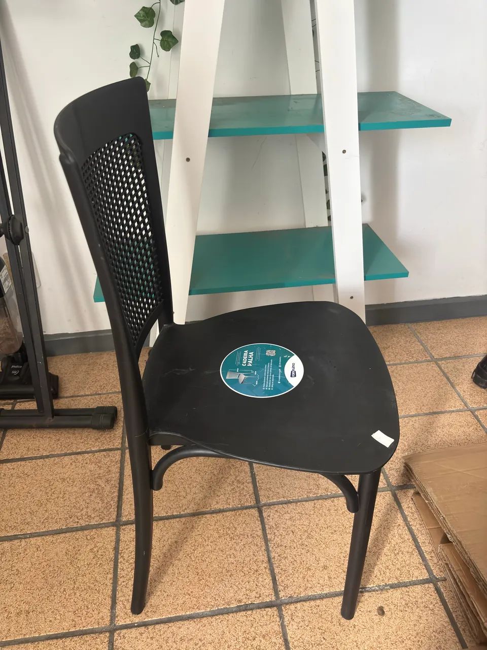Guarda roupa e cadeiras  - Foto 3