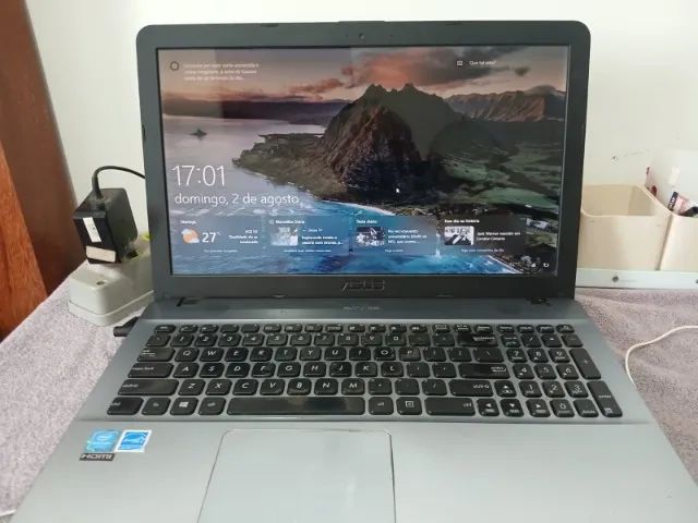 Notebook Aker 15,6', SSD 256GB, 4GB RAMM. Intel. 