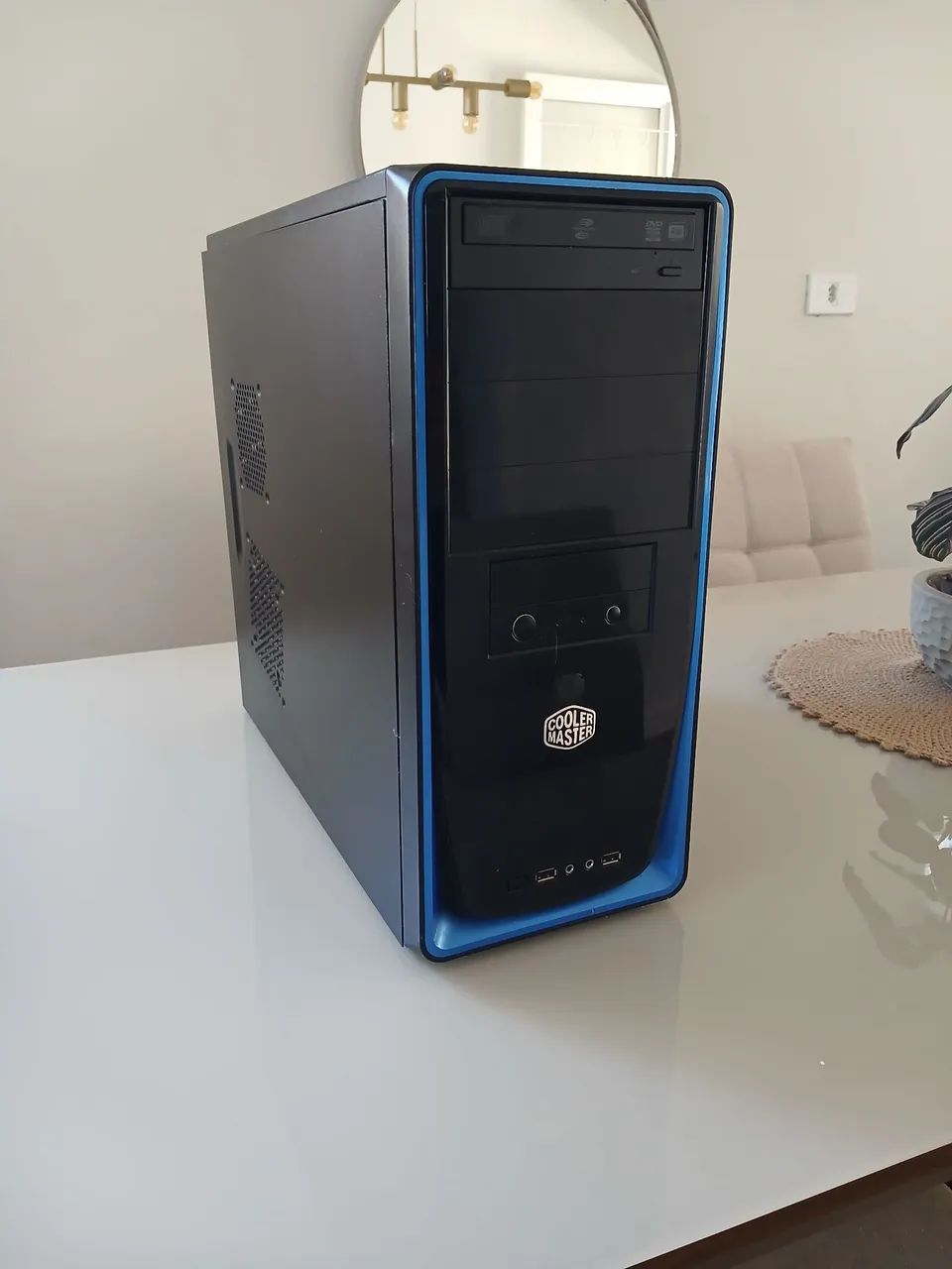 Gabinete cooler master 