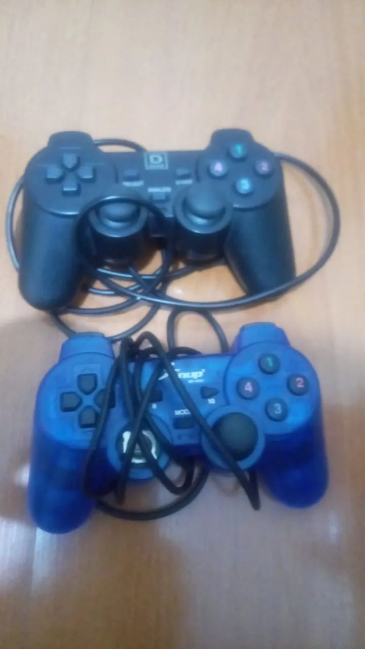Dois controles USB para PC