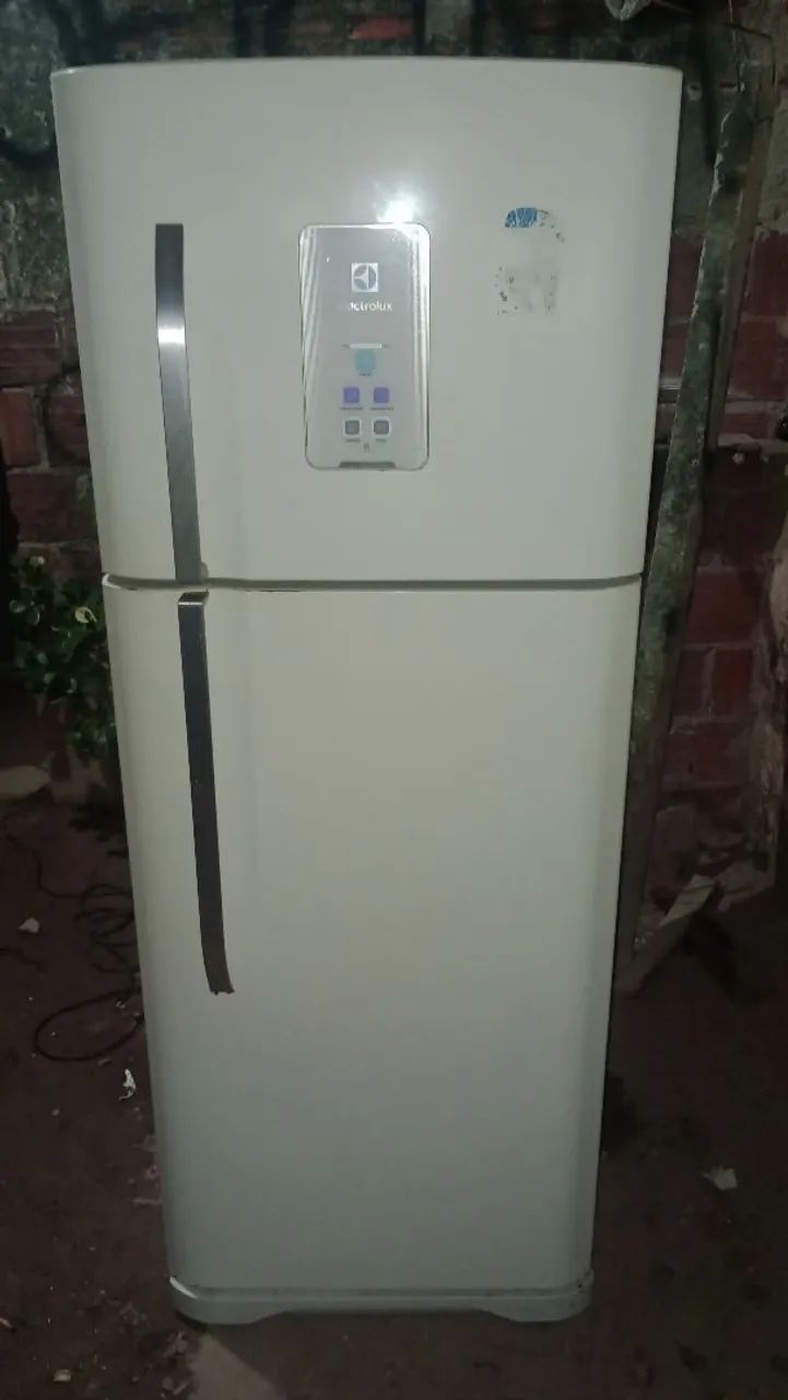 Geladeira Electrolux bem conservada 