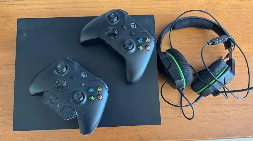 Xbox One X 1TB Completo + 2 Controles + Headset + Caixa Original
