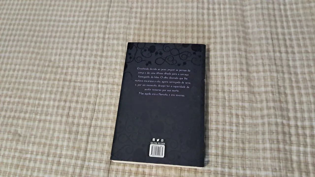 Livro Corte de Espinhos e Rosas - Foto 2