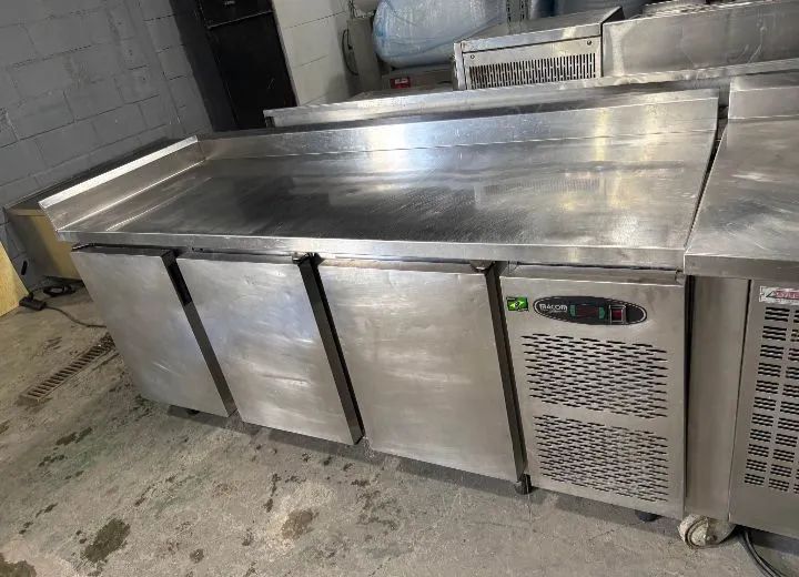 Balcão de encosto  refrigerado Macom  - Foto 4