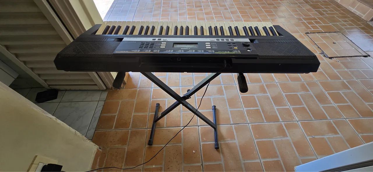 Teclado Yamaha PSR-E243 - Foto 2