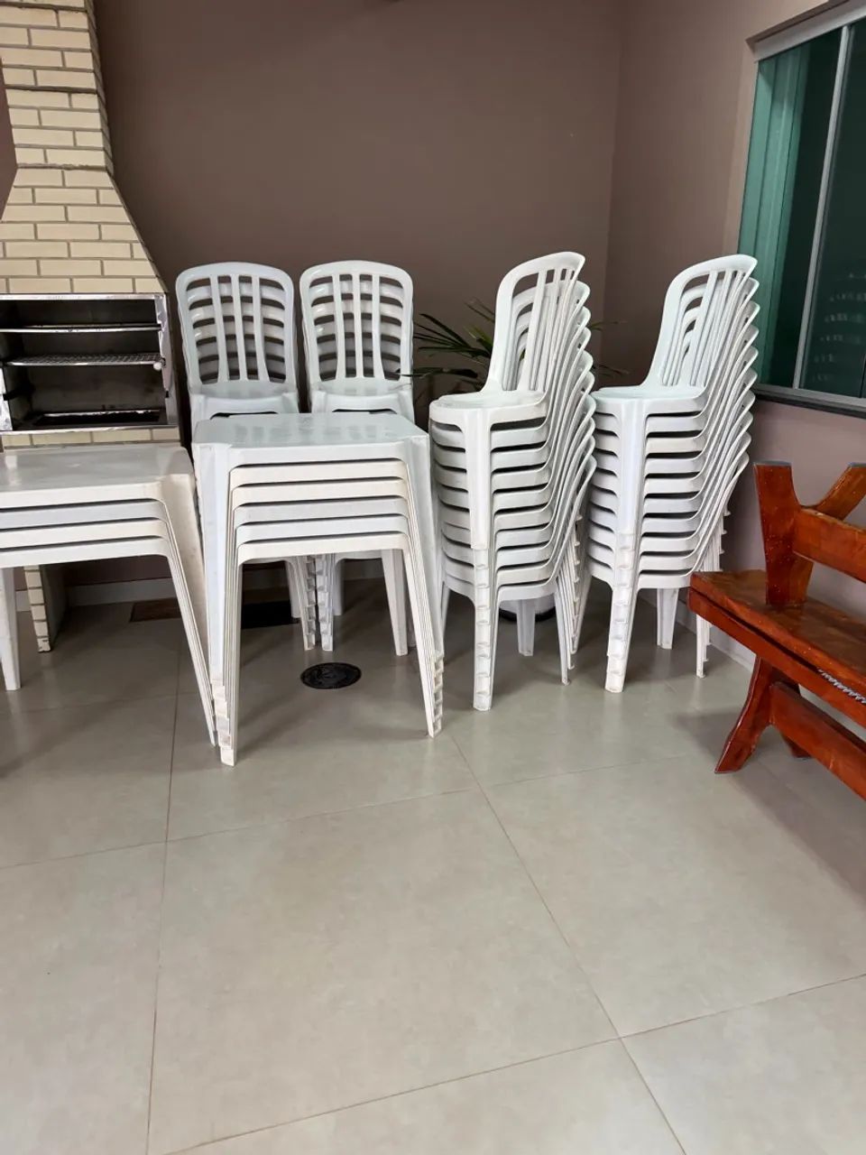 Mesas e cadeiras 