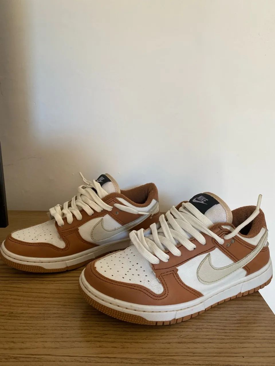 Tênis Nike Dunk- marrom com bege tamanho 35 - Foto 4