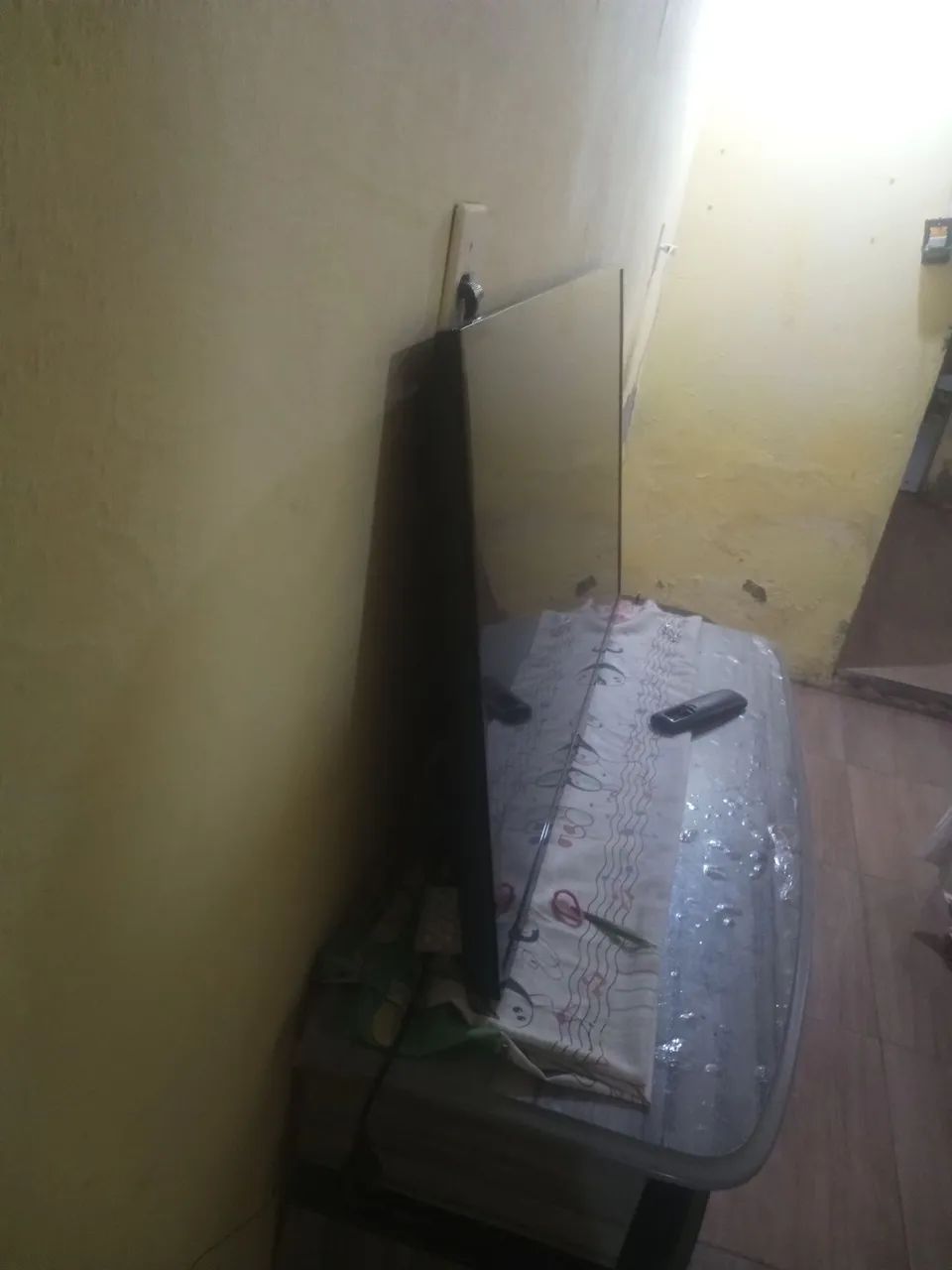 Smart tv 32 i outra de 42 polegadas 