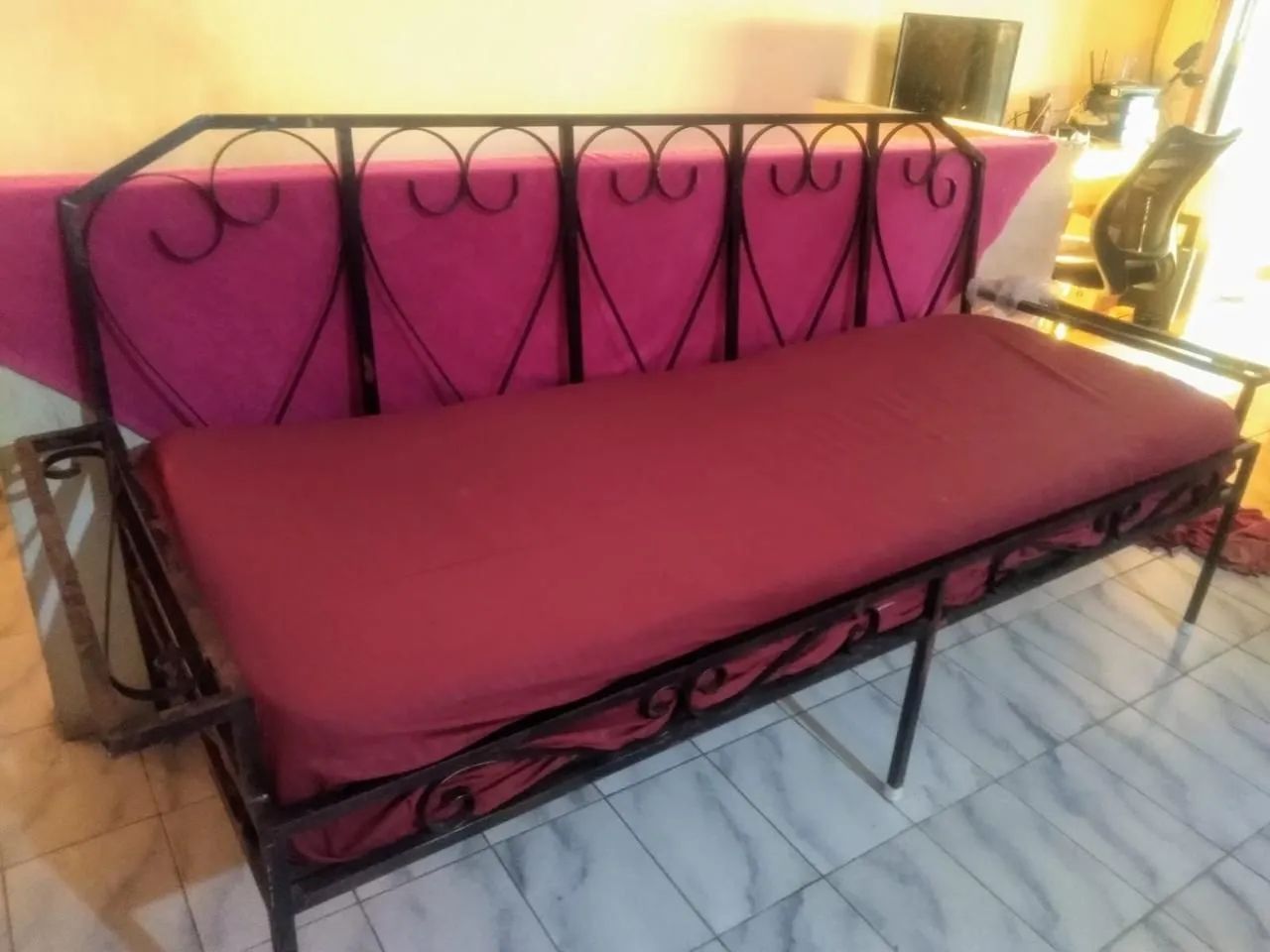 Sofá ferro fundido lindo  - Foto 2