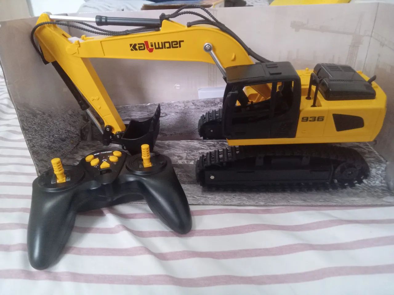 Escavadeira RC 10 canais
