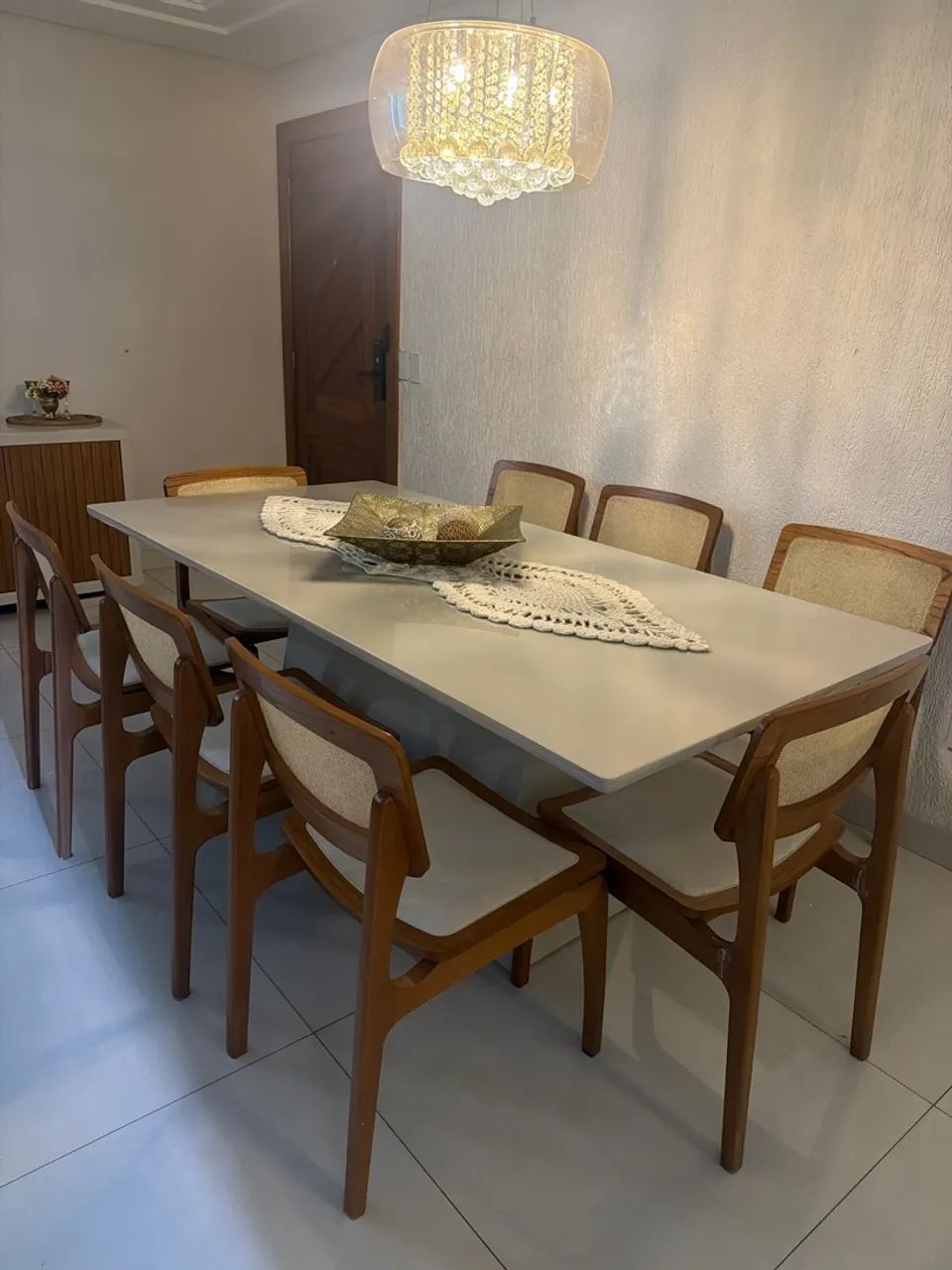 Mesa de jantar com 8 cadeiras