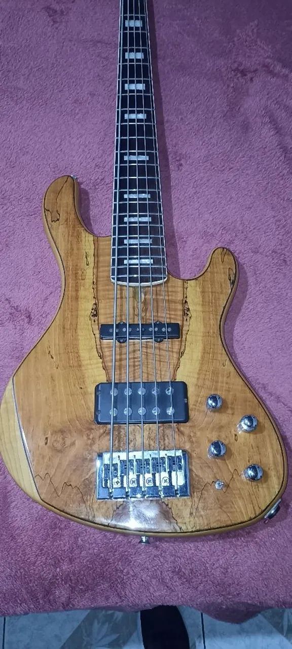 Contrabaixo elétrico Cort GB95