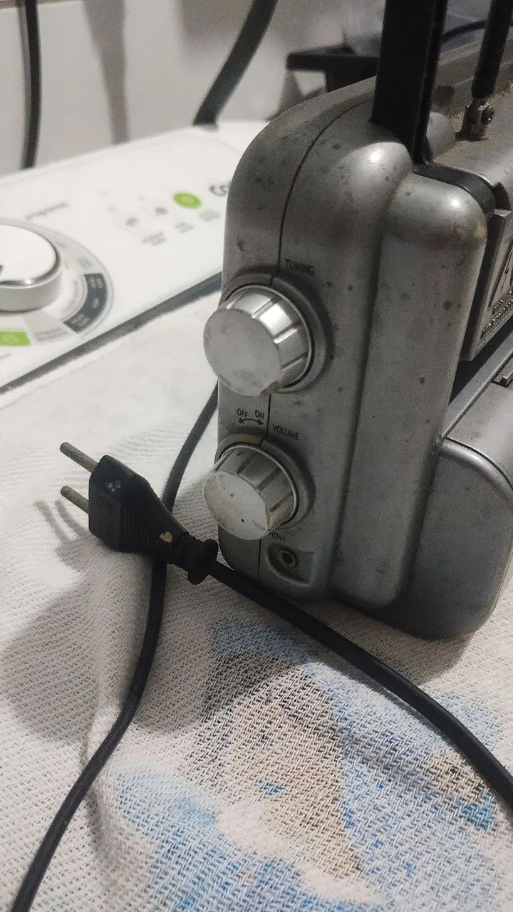 Rádio antigo com defeito  - Foto 4