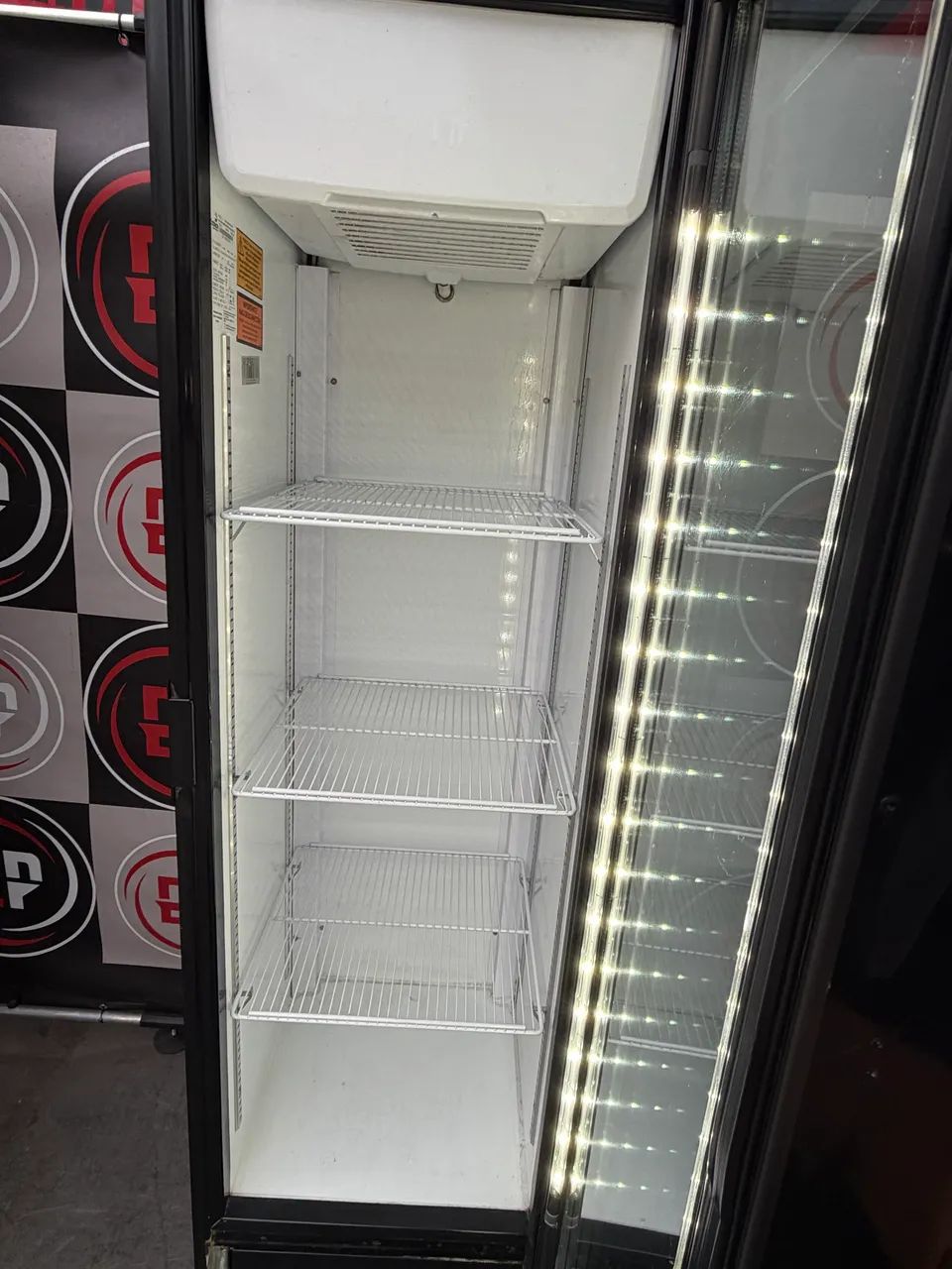VENDO UMA GELADEIRA EXPOSITORA IMBERA SEMI NOVA - Foto 4