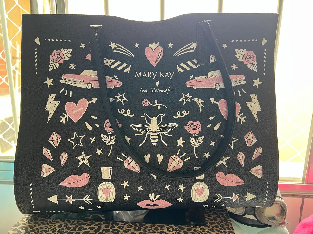 Bolsa Mary Kay Grande Preta Estampada - Ótimo Estado