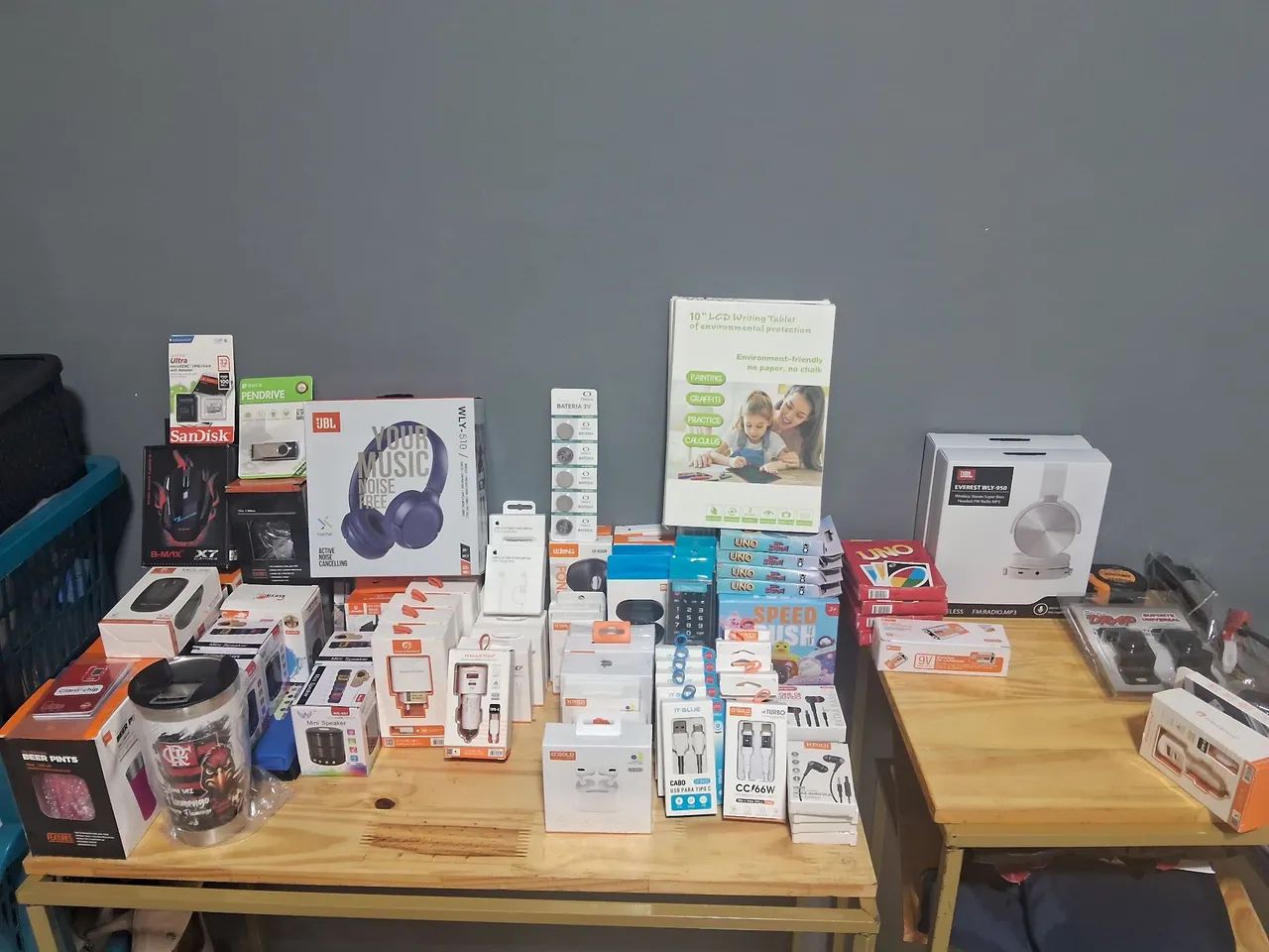 Carregadores, fones e cabos