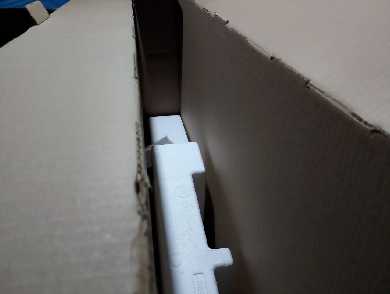 Vendo uma caixa de tv de 58 polegadas com isopor  - Foto 2