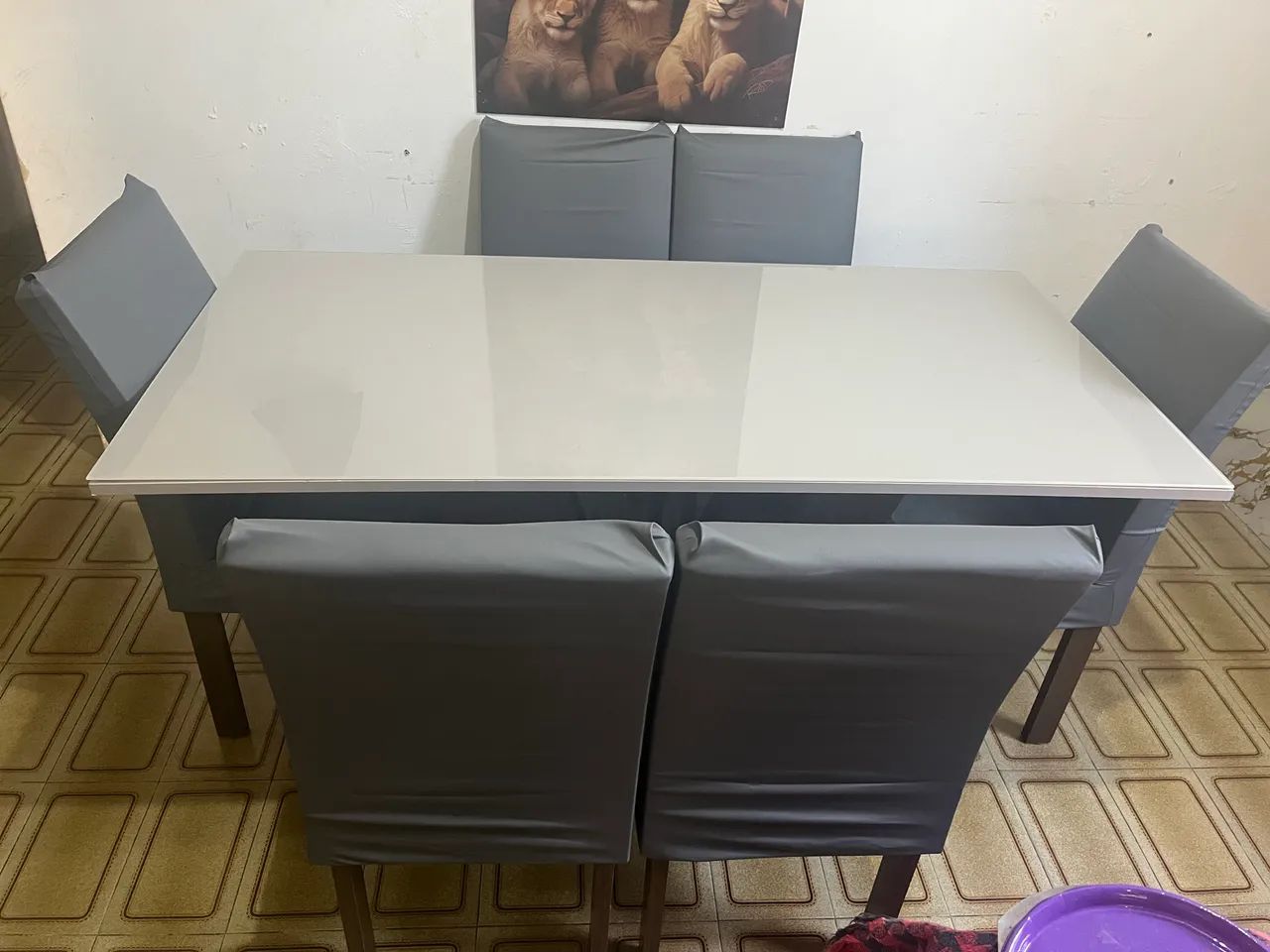 Vende-se Mesa de 6 cadeiras