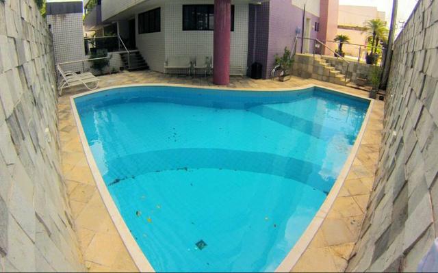 Apartamento em Petrópolis, com 260metros, 4 suites, 4 salas-Excelente Localização