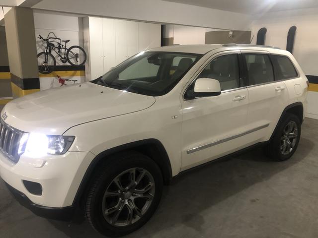 Grand Cherokee Laredo 2012 excelente
