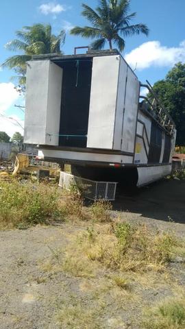 Vende se carroceria de trio eletrico