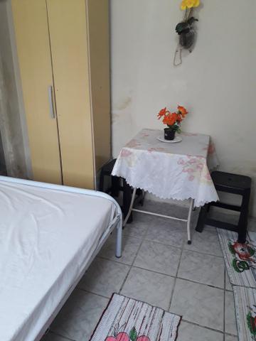 Alugo quarto com banheiro. ate 2 pessoas