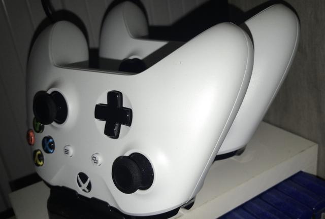 Xbox one x BRANCO - Foto 2