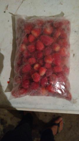 Morangos e cupuaçu congelados - Foto 2