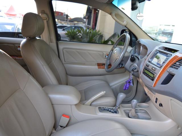 Toyota Hilux SW4 Srv 7 Lugares 4X4 AS - Foto 11