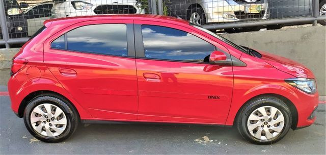 Onix LT 1.4 - 2014 - Foto 4