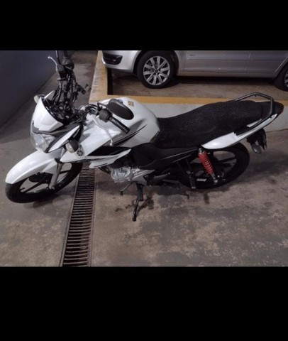 YAMAHA FAZER 2015 R$ 1.000.00 DE ENTRADA