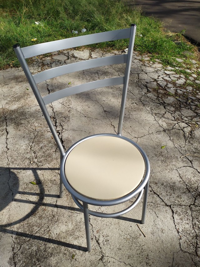Cadeira usada, porém pintura nova, vários modelos - Foto 3