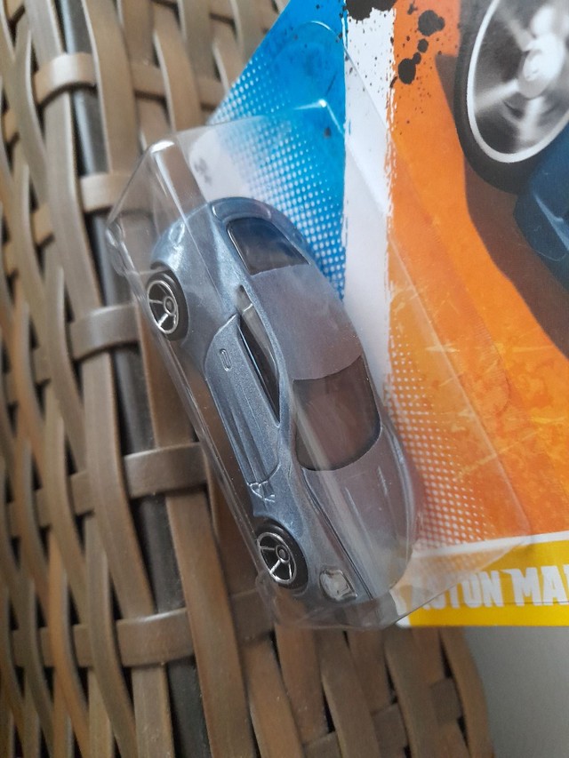 HOT WHEELS ASTON MARTIN ONE 77 2011 - Foto 3