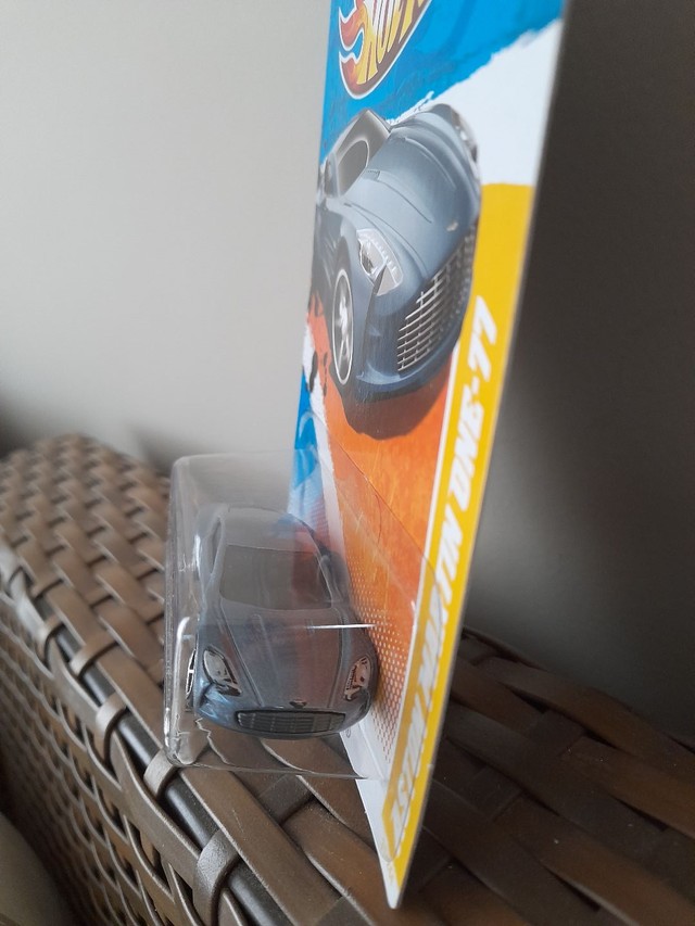 HOT WHEELS ASTON MARTIN ONE 77 2011 - Foto 2