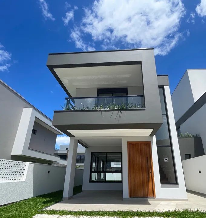 Casa nova 03 suítes alto padrão em Loteamento Planejado no Campeche