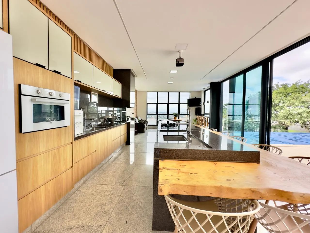 Sobrado Exclusivo, são 4 suítes, Área de lazer completa, Elevador, Geração de Energia, Vis