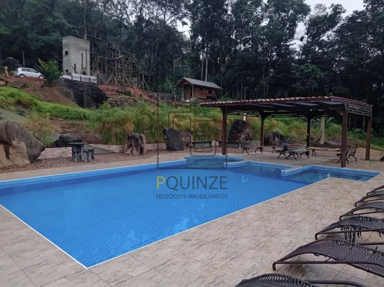 TERRENO EM CONDOMINIO FECHADO ESTILO SITIO! PRONTO PARA CONSTRUIR