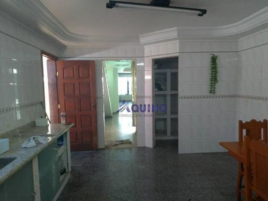 Casa em excelente localização, com potencial para moradia e negócios, garagem para até 10  - Foto 8