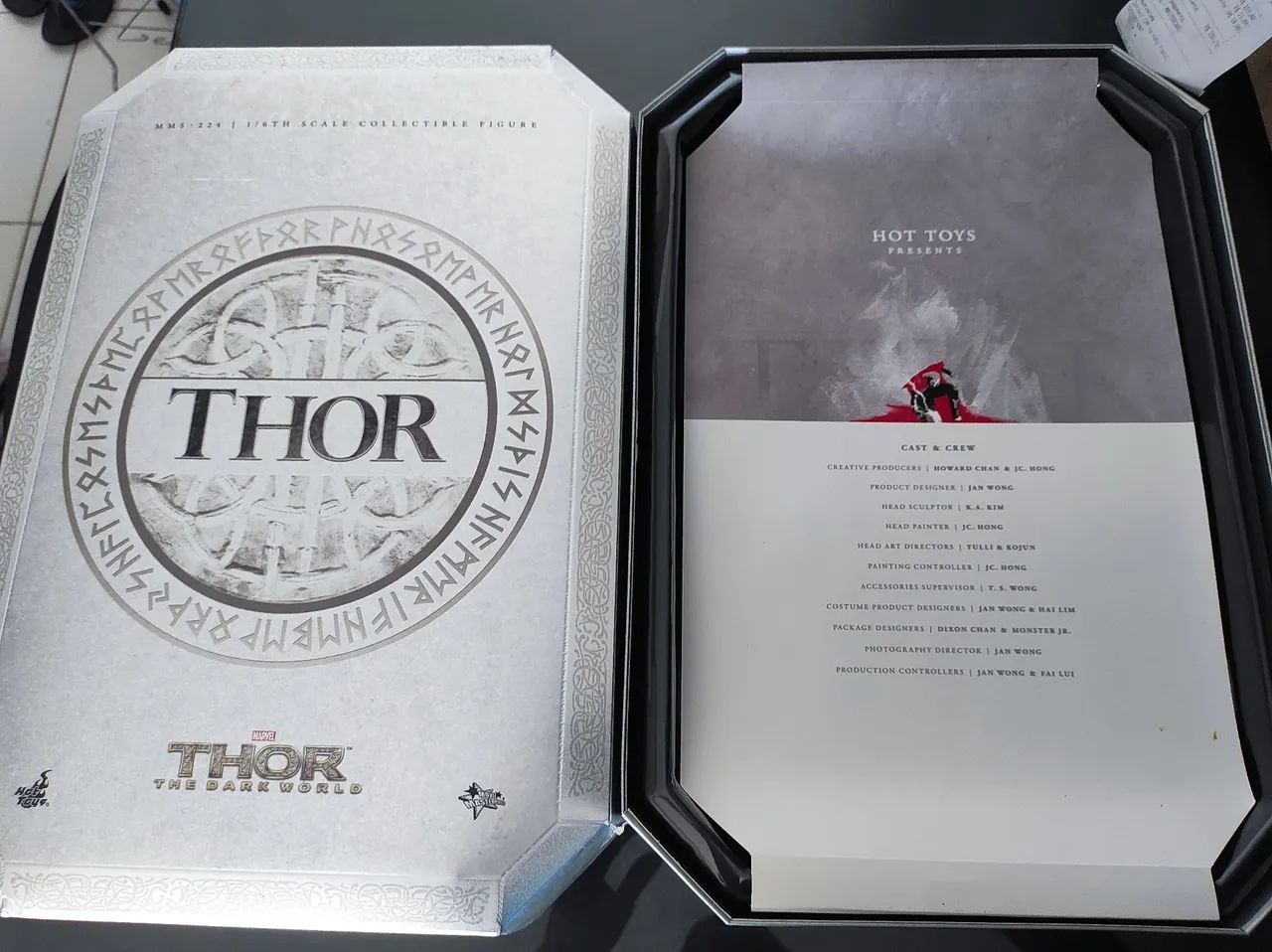 Hot Toys Marvel Disney Figura de Ação Thor - Hot Toys - The Dark